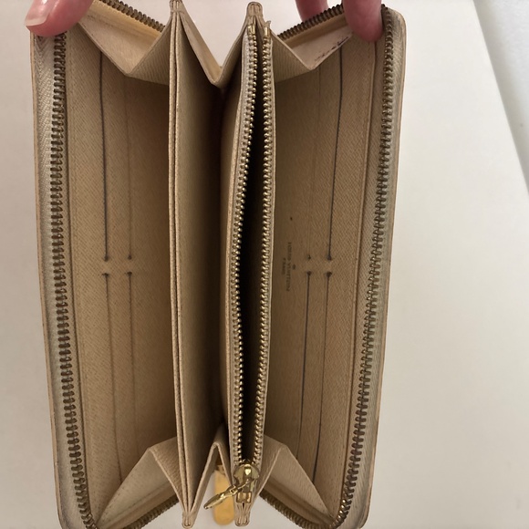 Large wallet - Picture 2 of 3